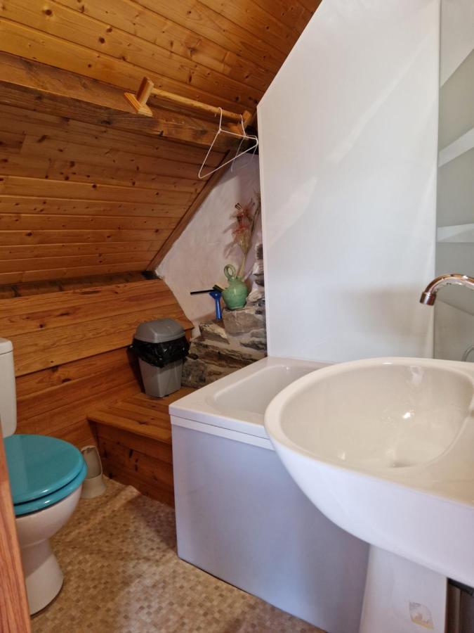 Gite Rustique En Centre Bretagne Laniscat Exteriör bild